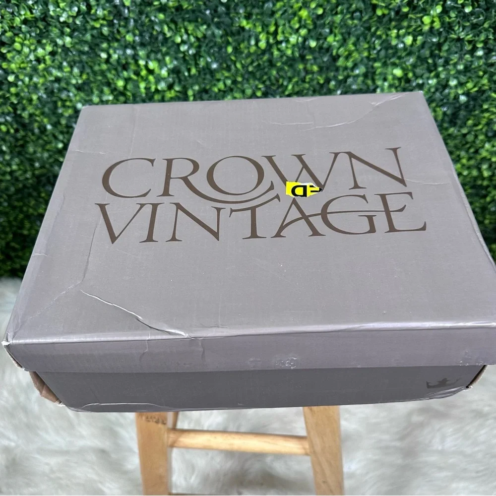 New in box‎ Crown Vintage Dylann Sandal in Mandarin Orange